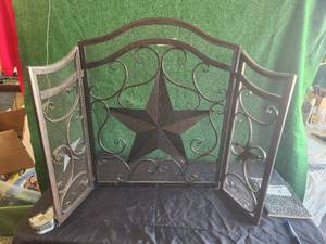 lot 31 image: Texas Star themed fire screen