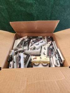 lot 55 image: Generous selection of sets of eyelashes