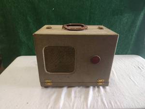 lot 125 image: Vintage Kodak - Kodascope Pageant sound projector