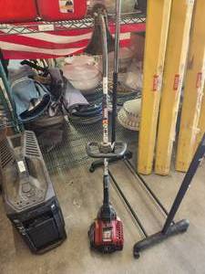 lot 215 image: Craftsman yard trimmer