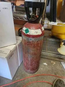 lot 181 image: Seems to be full Airgas tank - Carbon Dioxide