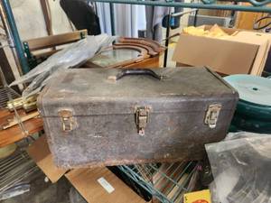 lot 209 image: Kennedy toolbox with contents