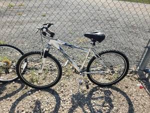 lot 35 image: Schwin Ridge AL bike
