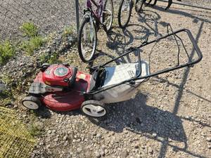 lot 37 image: Craftsman 22 lawnmower
