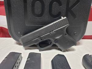 lot 702 image: Glock 26 Gen 4 Compact 9mm Pistol w 2 Magazines, Extra Grips, Speed Loader & Case
