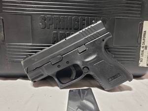 lot 353 image: Springfield XD-9 Sub-Compact 9mm w Holster, Magazine, Magazine Holster, Speed Loader & Case