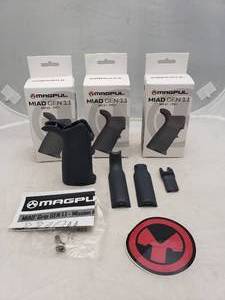 lot 820 image: MAGPUL MIAD Gen 1.1 Grip Kit for 5.56 Receivers   Stealth Grey - QUANTITY 3 - BID IS TIMES THE QUANTITY