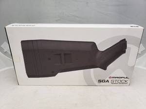 lot 842 image: MAGPUL SGA Mossberg 500590 Shotgun Stock   Black