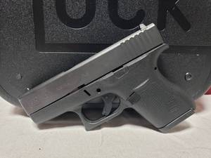 lot 1358 image: FOR REPAIR Glock 43 9mm Pistol w Magazine & Case.  Note says MISSING FRAME PARTS