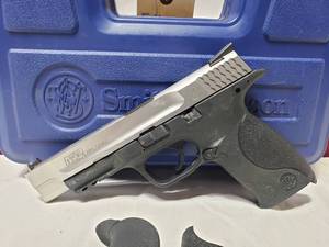 lot 1359 image: FOR REPAIR Smith & Wesson MP9 Pro Series w Grips & Case.  Note says MISSING SLIDE CATCH