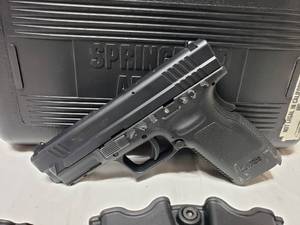 lot 1360 image: FOR REPAIR Springfield XD-45ACP .45 Pistol w Holster, Magazine Holster, Speed Loader & Case.  Note says WONT SLIDE BLOCKAGE