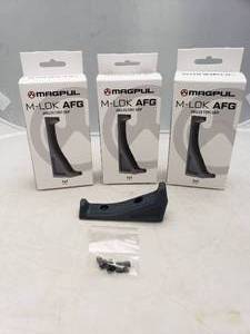 lot 1186 image: MAGPUL MOE M LOK Angled Fore Grip AFG   Stealth Grey - QUANTITY 3 - BID IS TIMES THE QUANTITY