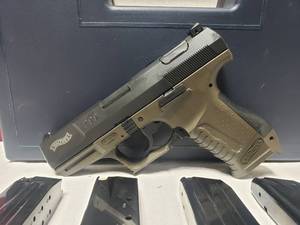 lot 1202 image: Walther P99 9mm Pistol w 6 Magazines, Leather Holster & Case