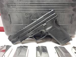 lot 1302 image: Springfield XD-45ACP .45 Pistol w 5 Magazines, Holster & Case