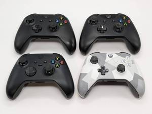 lot 8 image: Lot of 4 - XBOX One Controllers