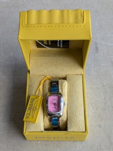 lot 54 image: Invicta Watch w Case