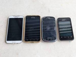 lot 57 image: Lot of 4 - Smart Phones Bundle - For Parts
