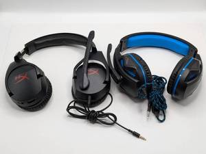 lot 63 image: Lot of 2 - Computer Headphone w Mic