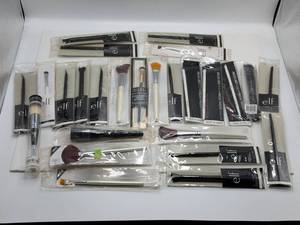 lot 66 image: Makeup Brush Bundle