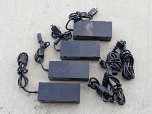 lot 162 image: Lot of 4 - XBOX One Power Supply