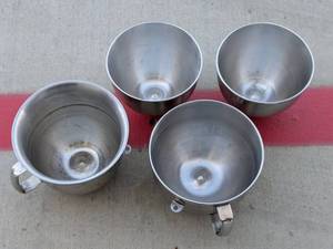 lot 169 image: KitchenAid Bowls Bundle