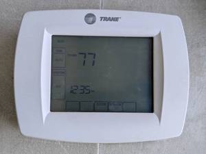 lot 172 image: Trane Thermostat TCONT802AS32DAA