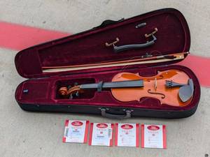 lot 217 image: Violin w Case