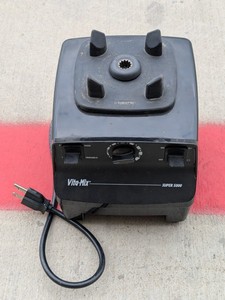 lot 211 image: Vitamix Blender Motor Base Only VM0103
