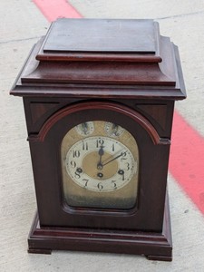 lot 215 image: Mantel Clock