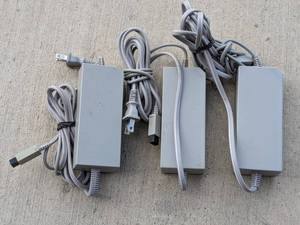 lot 226 image: Lot of 3 - Nintendo Wii Power Supply