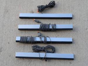 lot 228 image: Lot of 4 - Nintendo Wii Sensor Bar