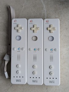 lot 237 image: Lot of 3 - Nintendo Wii Controllers