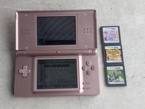 lot 247 image: Nintendo DS Lite Gaming Console w 3 Games