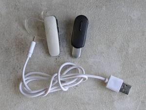 lot 253 image: Lot of 2 - Bluetooth Wireless Headset Plantronics MITE15 & Motorola