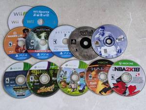 lot 270 image: Lot of 12 - Assorted Games 2 Wii, 5 PS4, 3 XBOX 360, 1 XBOX, 1 XBOX One