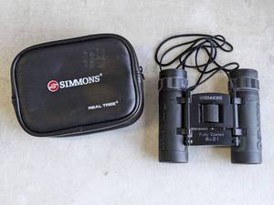 lot 279 image: Simmons 8x21 Binoculars 1156