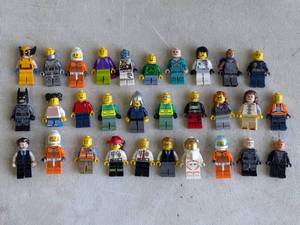 lot 281 image: Lot of 30 - Lego Mini Action Figurine