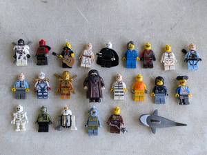 lot 300 image: Lot of 23 - Lego Mini Action Figurine