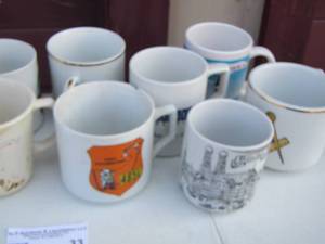 lot 33 image: lot of various coffee cups