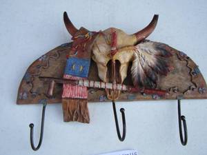 lot 39 image: Western bull skull key holder small