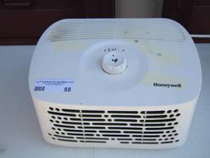 lot 55 image: Honeywell air purifier