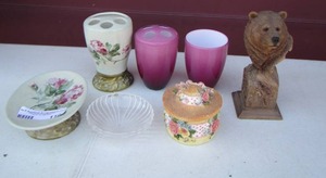 lot 110 image: bathroom tooth brush holders, soap dish and MCSI 2003   BEAR MOUTAIN 