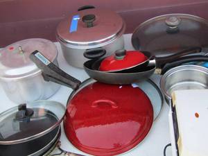 lot 118 image: AIR FRYER, LEAN MEAN MACHINE, various pot and pans with lids