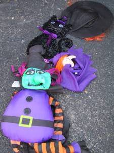lot 121 image: Halloween dcor