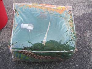 lot 137 image: throw pillows