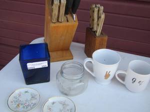 lot 153 image: kitchen knife sets, coffee cups, mini plates