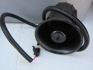 lot 175 image: CAR OR TRUCK HORNS  QTY 10  PLUS