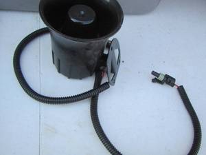 lot 178 image: CAR OR TRUCK HORNS  QTY 10  PLUS