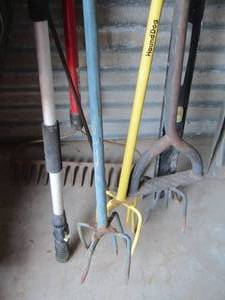 lot 197 image: garden and lawn tools
