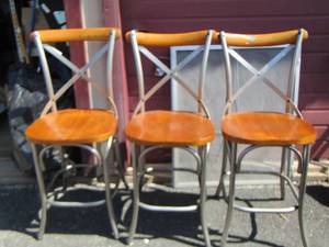 lot 8 image: 3 High back bar stools in good condition